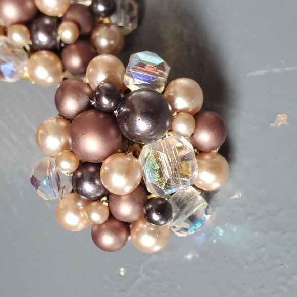 Vintage Clip Earrings Cluster Faceted Beads & Faux Pearl Grannycore Mid Century - Picture 11 of 12